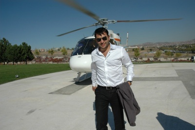 Arif Kerem Göğüş, Helikopter ile araştırma yapıyor